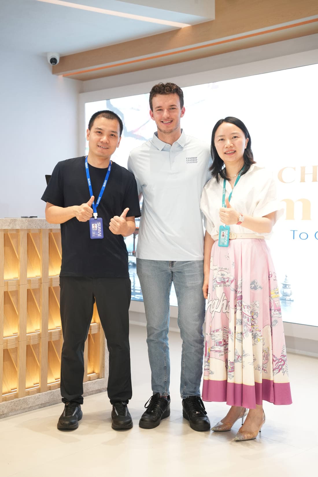 Tom met het team van de leverancier in China
